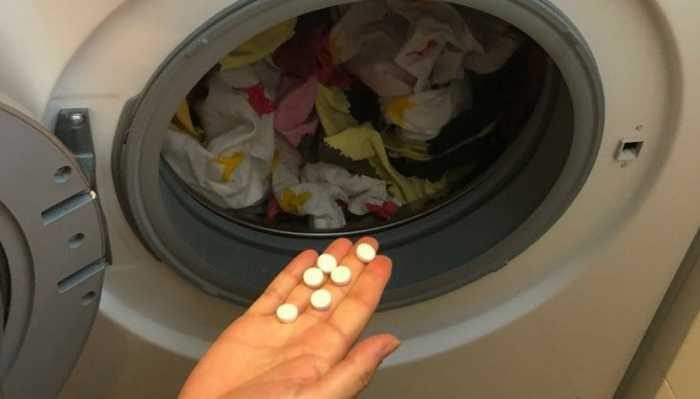 Зачем опытные хозяйки кладут в стиральную машину аспирин?