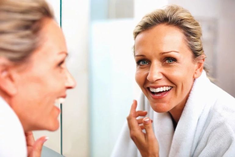Правила сияющей кожи: как ухаживать за лицом 40 и 50 лет