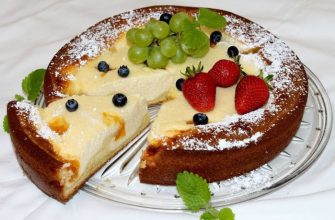 ТВОРОЖНЫЙ ПИРОГ СО СГУЩЕНКОЙ И ЯГОДАМИ