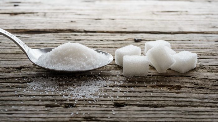Универсальный помощник: 10 способов использования сахара в быту