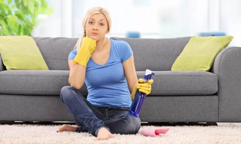 5 способов почистить диван в домашних условиях