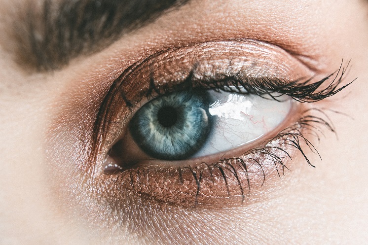 Красивый макияж для голубых глаз: пошаговое руководство для создания безупречного образа