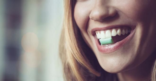 10 простых способов избавиться от чесночного запаха изо рта