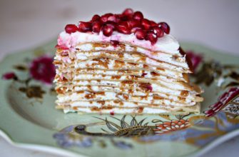 Блинный торт с лимонным кремом и гранатом