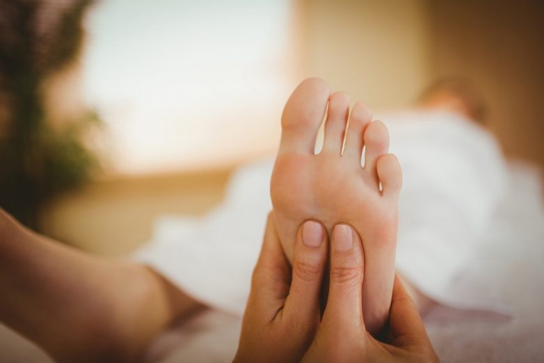 Польза массажа больших пальцев ног