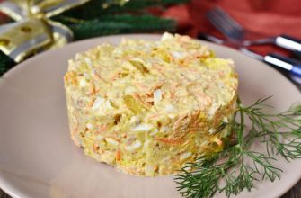 САЛАТ С ТУНЦОМ И СУХАРИКАМИ