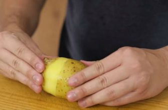 Ловкость рук - и никакого мошенничества: как одним движением почистить картошку в мундире
