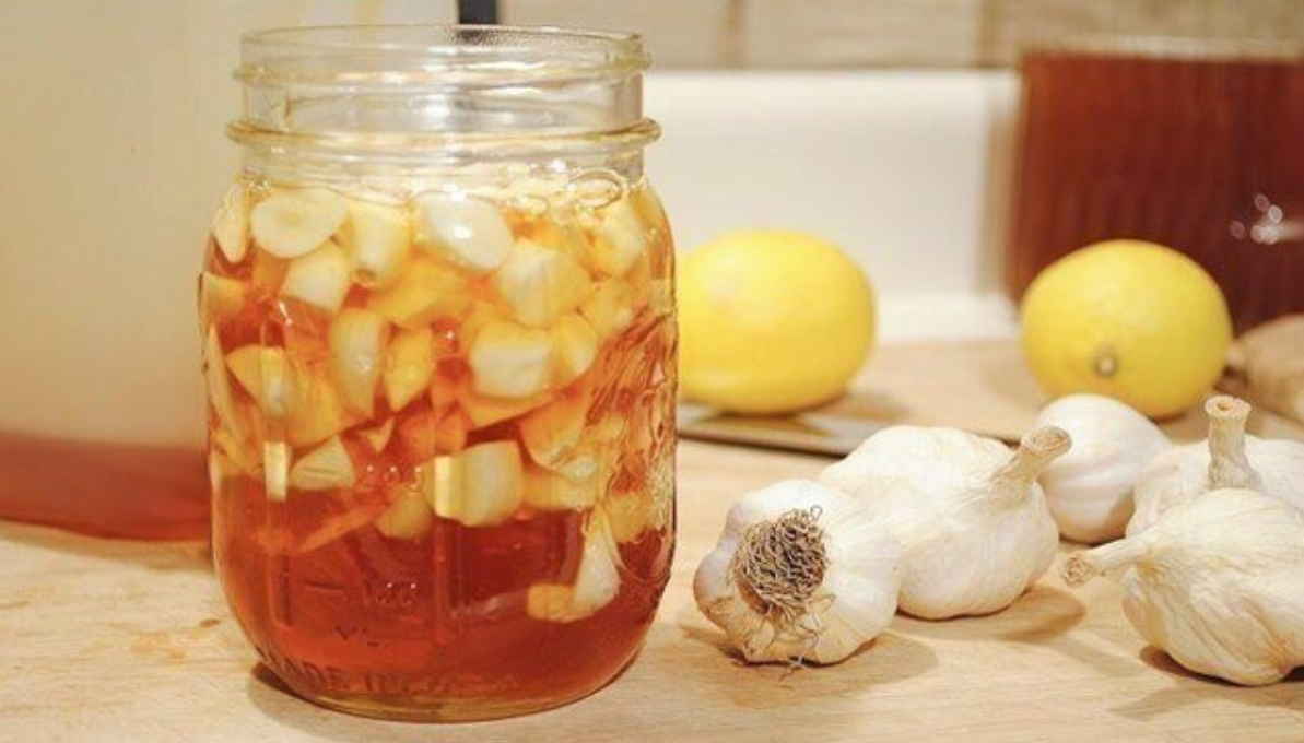 Chirurg vascular: mierea cu usturoi și o rețetă veche rusească va ajuta cu varice