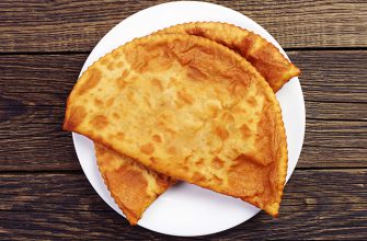 Вкусные, как чебуреки: болгарские ругувачки на кипятке, тесто мягенькое, как мочка уха. Тесто мягкое, эластичное и очень послушное.