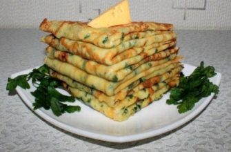 Тонкие блинчики с сыром и петрушкой.