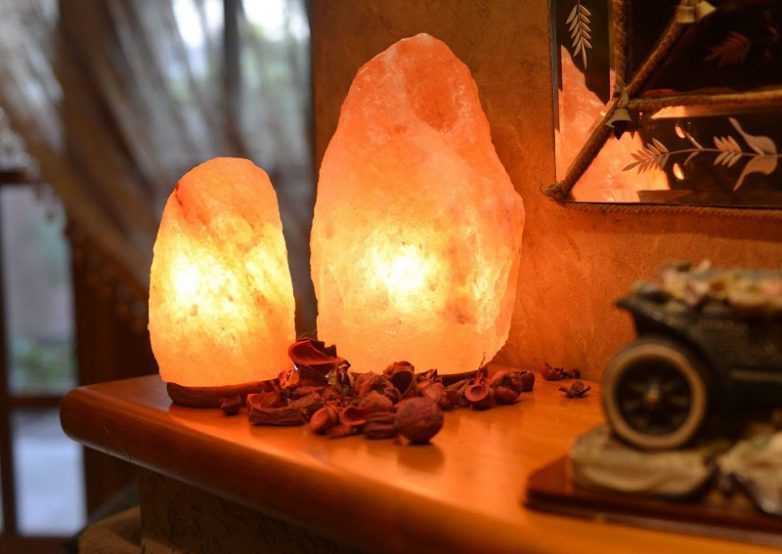 6 веских причин поставить в спальне солевую лампу