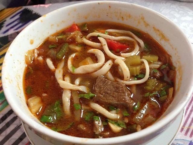 Лагман — узбекский густой суп — простое в приготовлении аппетитное блюдо.