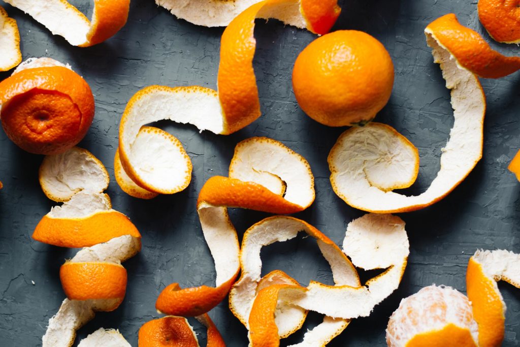 Не выбрасывайте апельсиновые корки! 10 способов применения в хозяйстве.