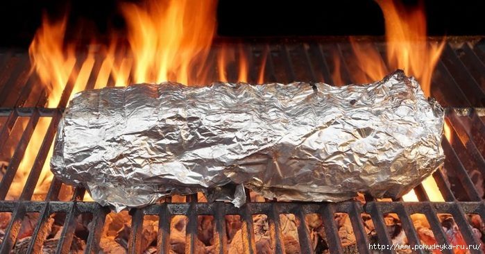 Почему опасно готовить еду в алюминиевой фольге?