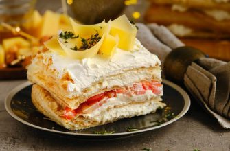 Закусочный Наполеон с сыром и помидорами
