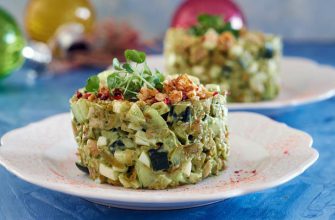 Салат из курицы-гриль с орехами