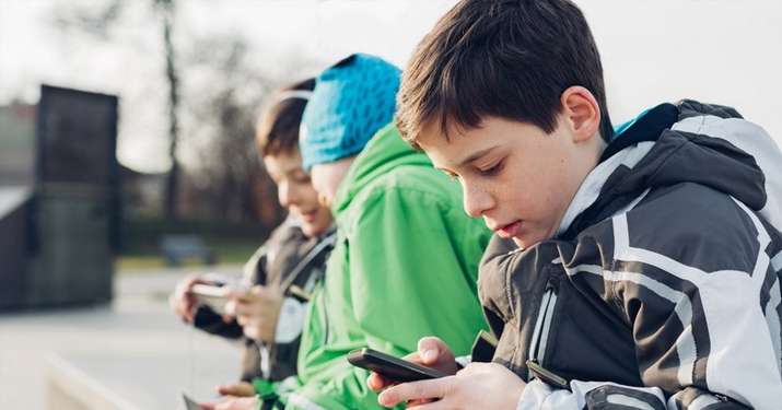 10 причин не давать телефон в руки детям до 12 лет