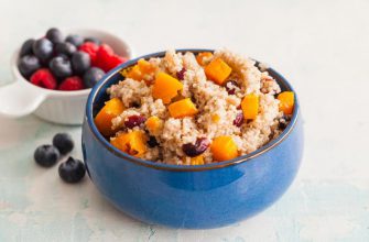 Ячневая каша с печеной тыквой и клюквой