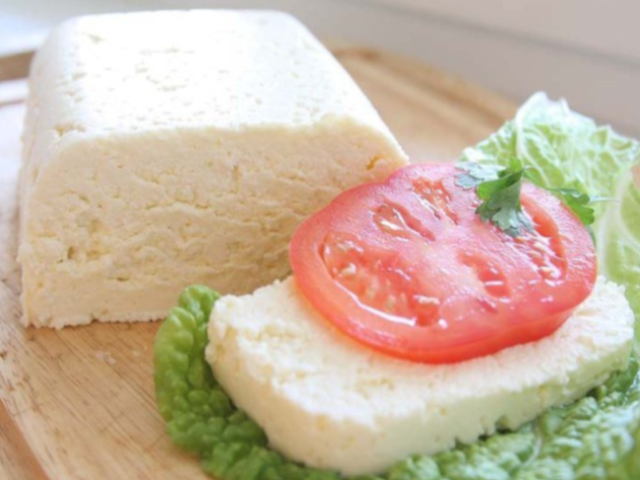 Вкусный рецепт полезного домашнего адыгейского сыра с нежным молочным вкусом и приятным ароматом!