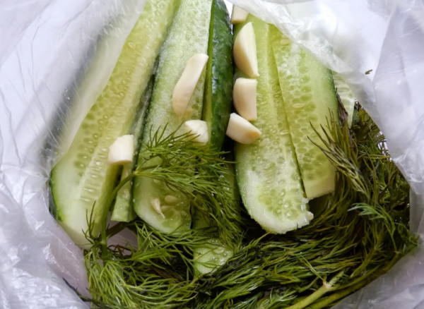 Весь сезон, не первый год готовлю на ужин быстрые и вкусные огурцы Весь сезон, не первый год готовлю на ужин быстрые и вкусные огурцы