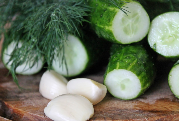 Весь сезон, не первый год готовлю на ужин быстрые и вкусные огурцы Весь сезон, не первый год готовлю на ужин быстрые и вкусные огурцы