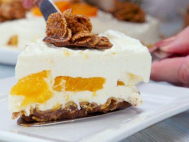 Замечательно вкусный творожный торт без выпечки. Это лакомство покорит своим вкусом любого гурмана.