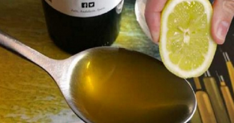 Выжмите 1 лимон, смешайте с 1 столовой ложкой оливкового масла… Это средство спасет вас в 6 случаях!