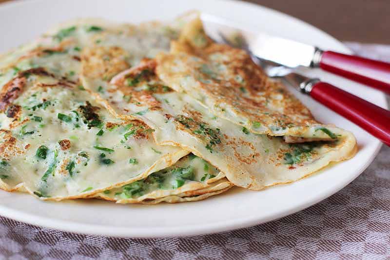 НЕЖНЫЕ БЛИНЫ НА ПИВЕ С ТРАВАМИ И БЕКОНОМ