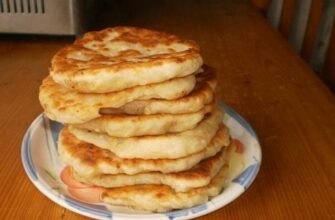 ЛЕПЁШКИ С СЫРОМ — ЭТО БУКВАЛЬНО ЗАВТРАК, ОБЕД ИЛИ УЖИН ИЗ НИЧЕГО.