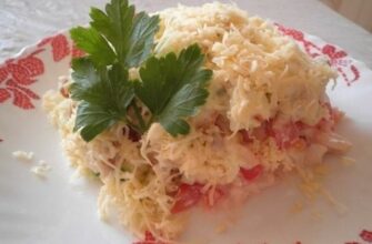 Нежный салат с куриным филе, сухариками и овощами — божественно! Фишка моего стола!