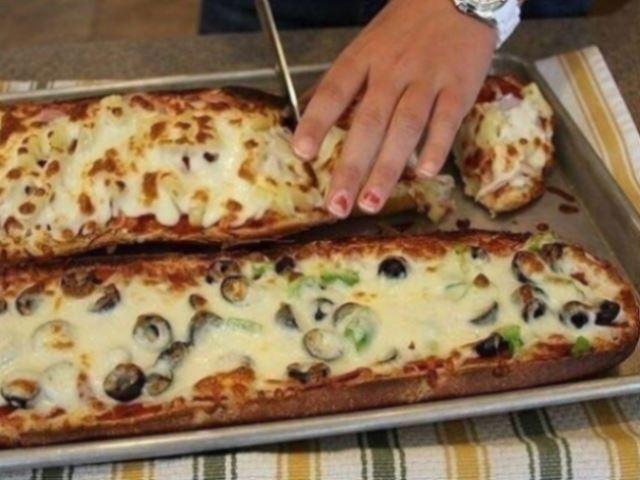 Проще блюда, чем пицца в хлебе и придумать нельзя!