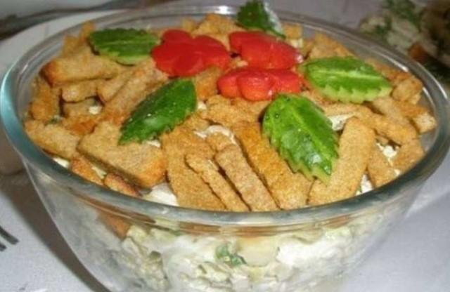 Салат «Вкуснейший», особенно нравится мужчинам! И сытно, и оригинально!
