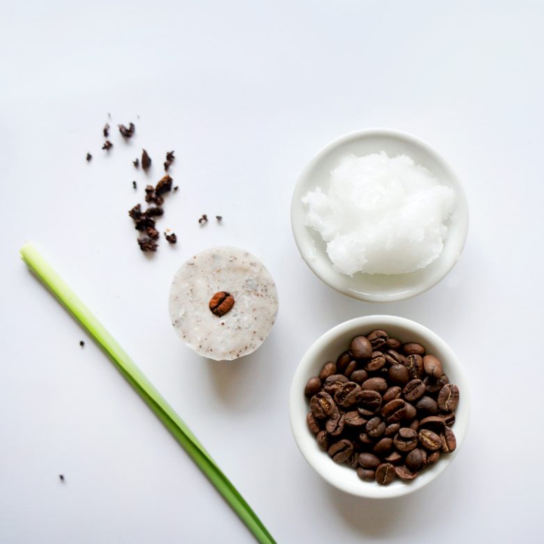 Как сделать кокосово-кофейный увлажняющий скраб для зрелой кожи