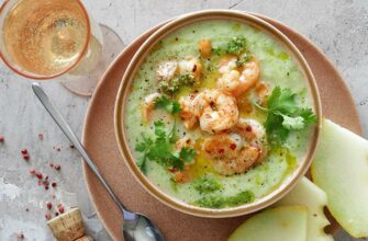 Холодный суп из дыни с креветками