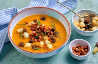 Суп из запеченной тыквы с грудинкой и розмарином