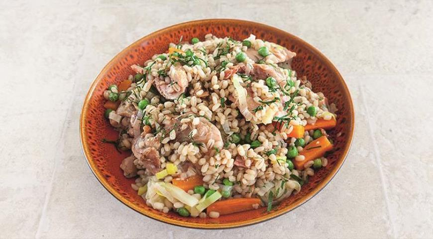 Простая домашняя еда - курица с перловкой и овощами Простая домашняя еда - курица с перловкой и овощами