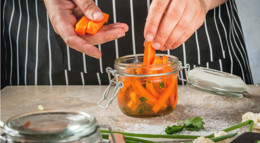 7 неожиданных способов использования огуречного рассола 7 неожиданных способов использования огуречного рассола