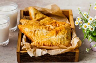 Быстрые пирожки с мясом и сыром