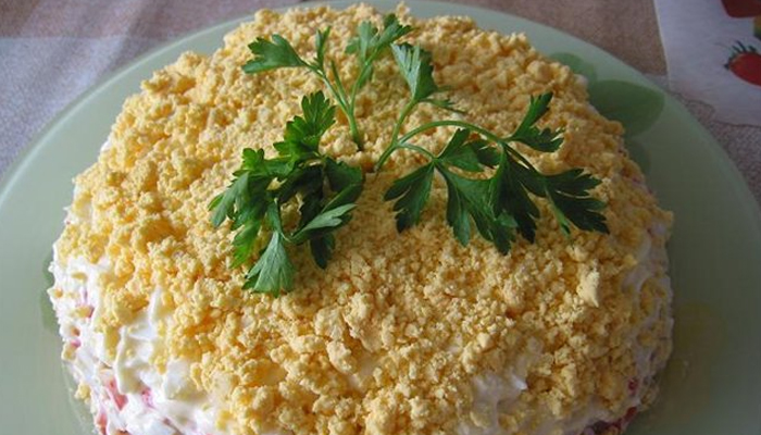 Слоеный салат с куриным филе