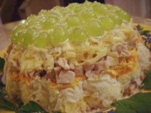 Салат слоеный с курицей