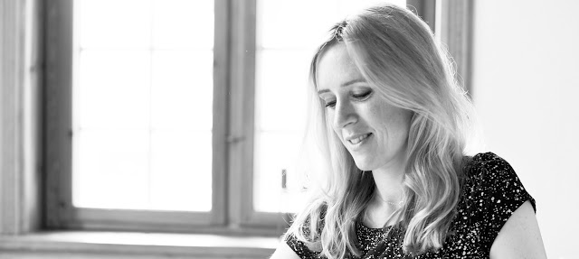 «Сделайте что-то ужасное, а потом идите в сауну»: 15 забавных советов Хелен Рассел о том, как научиться мыслить позитивно «Сделайте что-то ужасное, а потом идите в сауну»: 15 забавных советов Хелен Рассел о том, как научиться мыслить позитивно